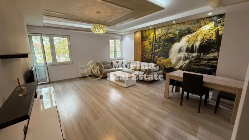 Tirane, jepet me qera apartament 3+1 Kati 1, 124 m² 1.500 € (Blloku)