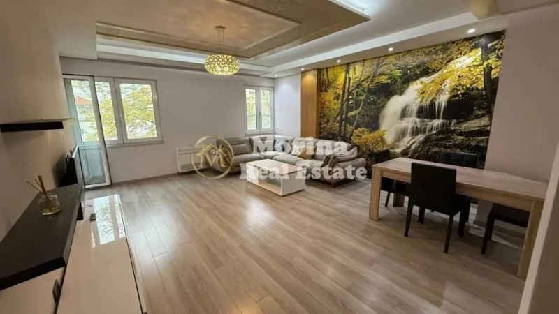 Tirane, jepet me qera apartament 3+1 Kati 1, 124 m² 1.500 € (Blloku)