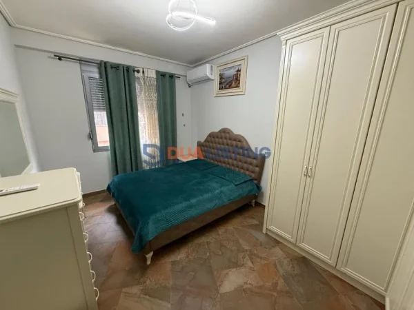 Tirane, jepet me qera apartament 3+1+Aneks+Ballkon Kati 2, 150 m² 1.300 € (Qira apartament 3+1 me 2 poste parkimi Bulevardi Zogu I)