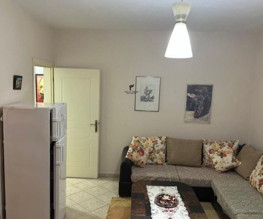 Tirane, jepet me qera apartament 2+1 Kati 5, 75 m² 500 € (PORCELAN)