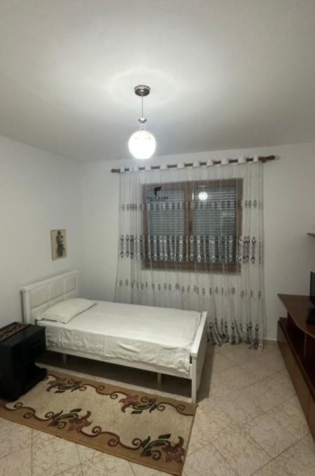 Tirane, jepet me qera apartament 2+1 Kati 5, 75 m² 500 € (PORCELAN)