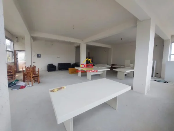 Vlore, shitet Vile , 542 m² 742.000 € (Rruga Demokracia)