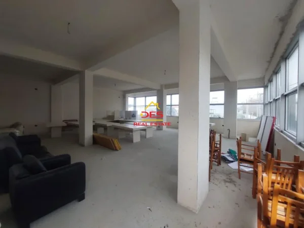 Vlore, shitet Vile , 542 m² 742.000 € (Rruga Demokracia)
