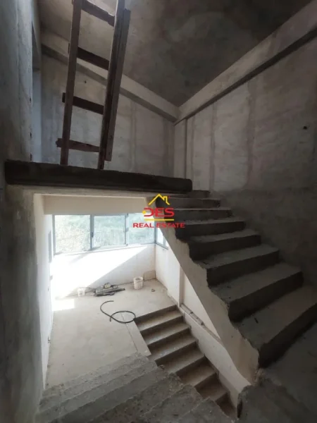 Vlore, shitet Vile , 542 m² 742.000 € (Rruga Demokracia)