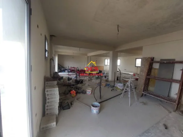 Vlore, shitet Vile , 542 m² 742.000 € (Rruga Demokracia)