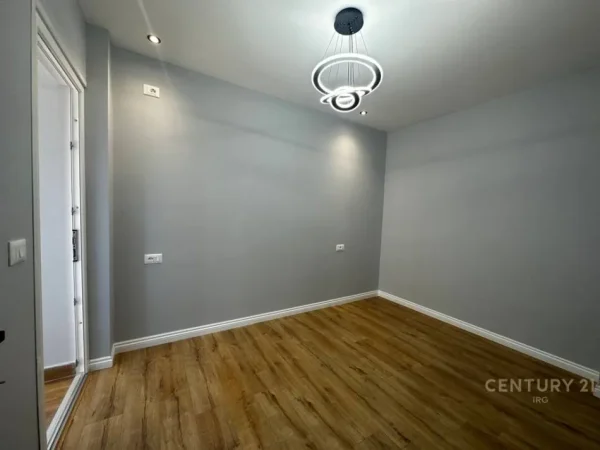 Tirane, shitet apartament 1+1 Kati 6, 49 m² 98.000 € (5 Maji)
