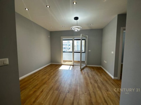 Tirane, shitet apartament 1+1 Kati 6, 49 m² 98.000 € (5 Maji)