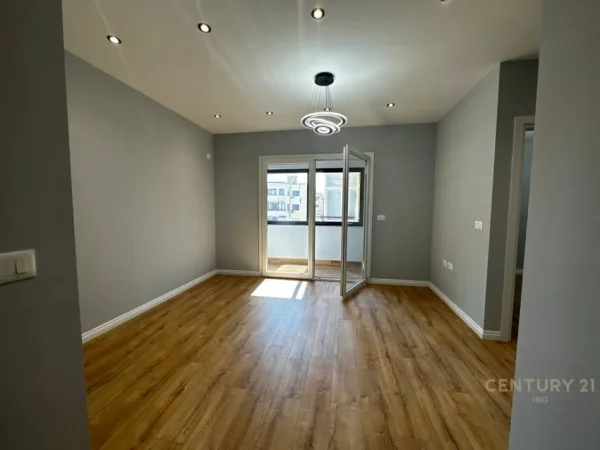 Tirane, shitet apartament 1+1 Kati 6, 49 m² 98.000 € (5 Maji)