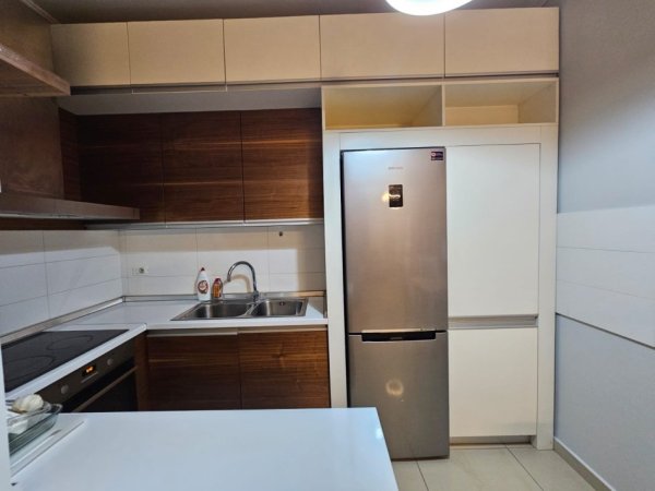 Tirane, jepet me qera apartament 1+1 Kati 4, 76 m² 750 € (Kompleksi Delijorgji)