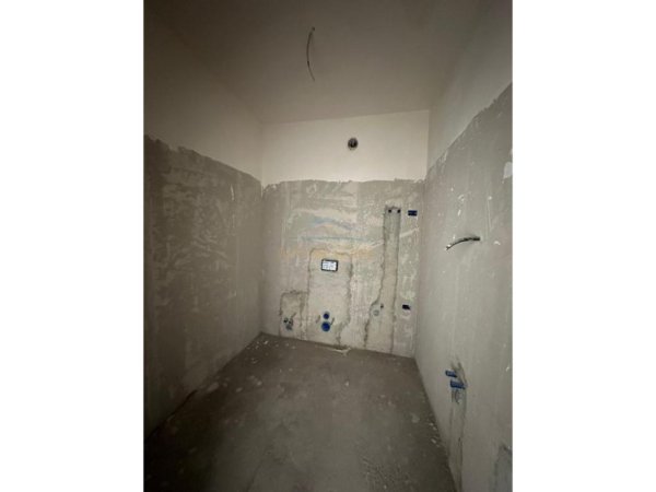 Tirane, shitet apartament 1+1 Kati 3, 81 m² 89.500 € (Paskuqan)