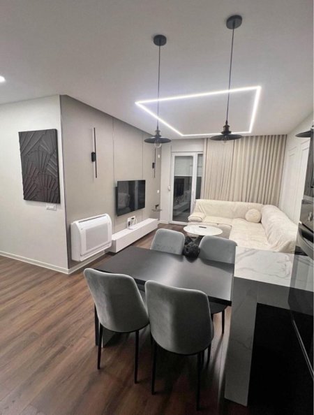 Tirane, jepet me qera apartament 1+1 Kati 1, 70 m² 550 € (5 MAJI)