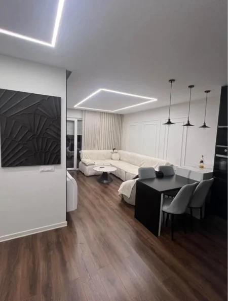 Tirane, jepet me qera apartament 1+1 Kati 1, 70 m² 550 € (5 MAJI)