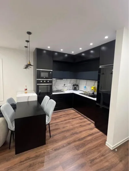 Tirane, jepet me qera apartament 1+1 Kati 1, 70 m² 550 € (5 MAJI)