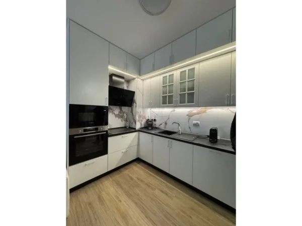 Tirane, jepet me qera apartament 2+1 Kati 5, 92 m² (univers city Qendra Tregtare QTU)