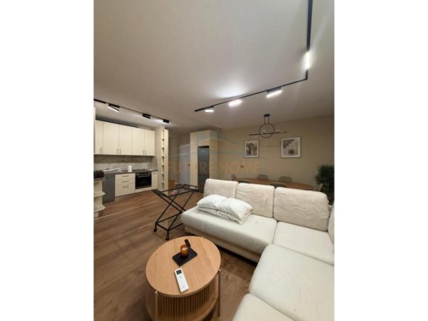 Tirane, jepet me qera apartament 2+1 Kati 3, 110 m² 900 € (Komuna e Parisit Tirane)