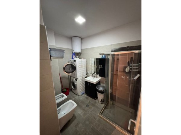 Tirane, jepet me qera apartament 1+1 Kati 1, 70 m² 750 € 