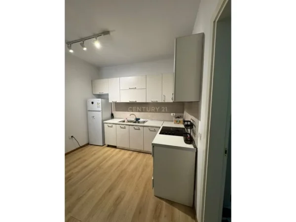 Tirane, jepet me qera apartament 1+1 Kati 1, 70 m² 750 € 