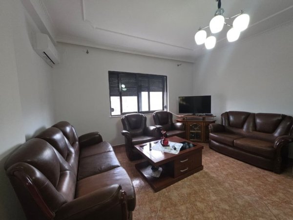 Tirane, jepet me qera apartament 1+1 Kati 9, 60 m² 500 € 