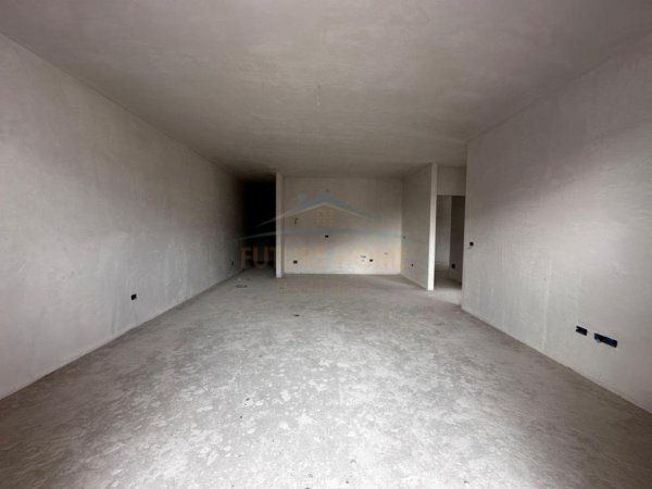 Tirane, shitet apartament 3+1 Kati 3, 166 m² 174.000 € (Paskuqan)