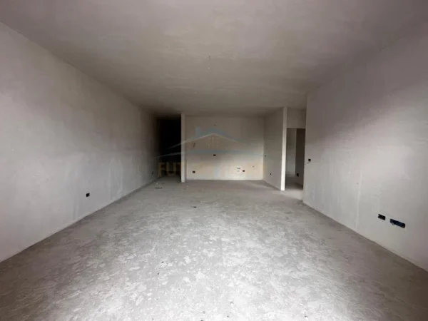 Tirane, shitet apartament 3+1 Kati 3, 166 m² 174.000 € (Paskuqan)