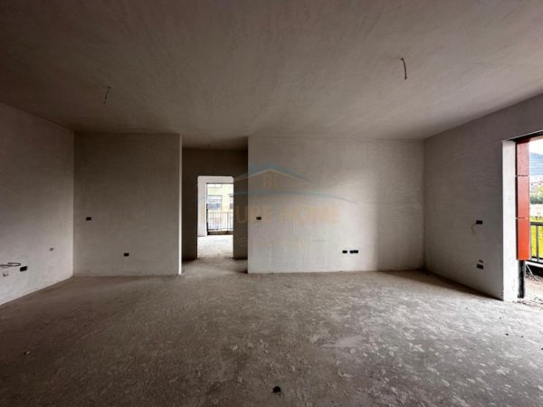 Tirane, shitet apartament 3+1 Kati 3, 166 m² 174.000 € (Paskuqan)