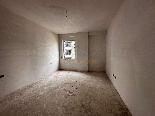 Tirane, shitet apartament 3+1 Kati 3, 166 m² 174.000 € (Paskuqan)
