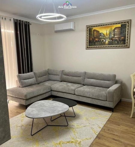 Tirane, jepet me qera apartament 2+1+Ballkon Kati 2, 105 m² 800 € (prane Market Ana)