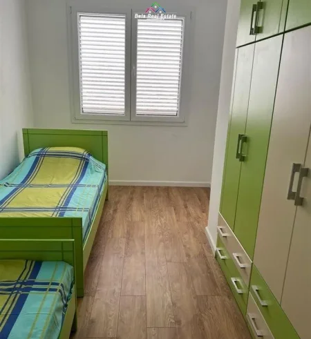 Tirane, jepet me qera apartament 2+1+Ballkon Kati 2, 105 m² 800 € (prane Market Ana)