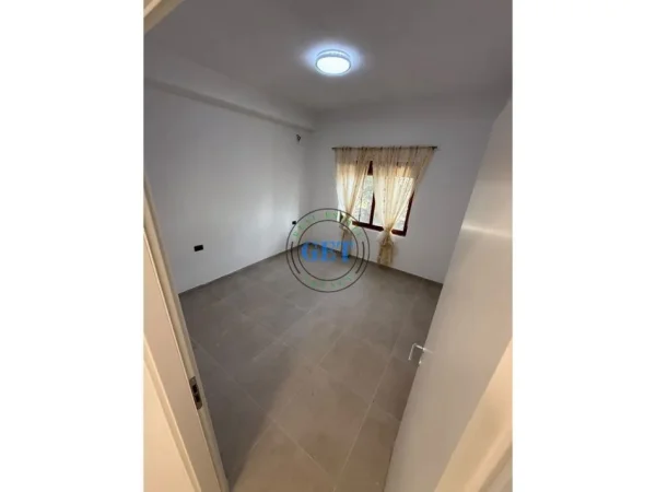 Durres, jepet me qera shtepi 2+1 Kati 1, 70 m² 350 € (spital rruga e marines durres)