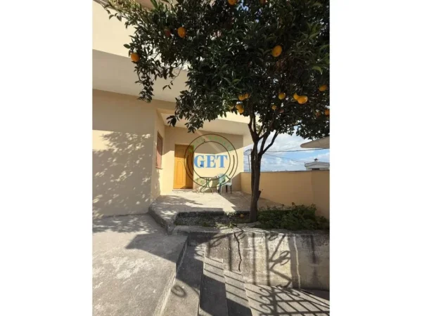 Durres, jepet me qera shtepi 2+1 Kati 1, 70 m² 350 € (spital rruga e marines durres)