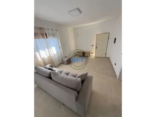 Durres, jepet me qera shtepi 2+1 Kati 1, 70 m² 350 € (spital rruga e marines durres)