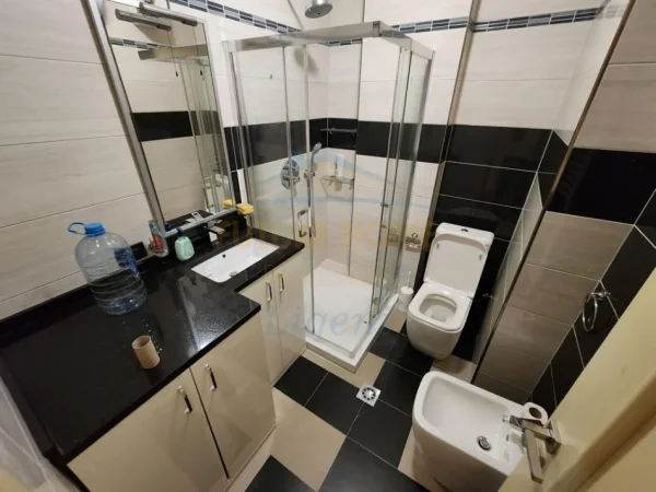 Tirane, jepet me qera apartament 2+1+Ballkon Kati 2, 84 m² 800 € 