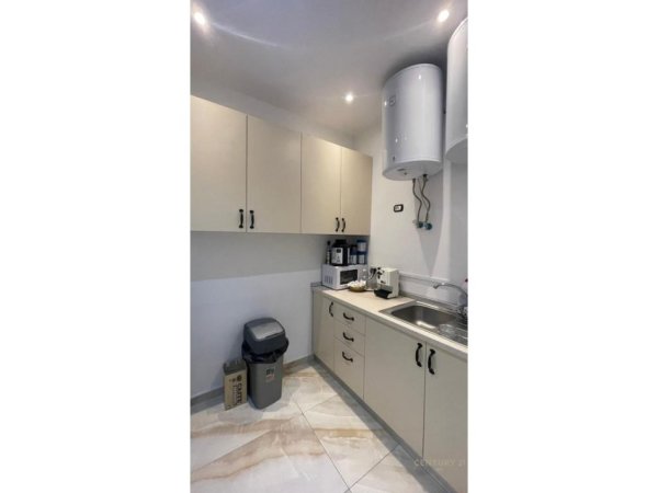Tirane, jepet me qera apartament 2+1 Kati 6, 120 m² 1.200 € (Zogu i Zi)