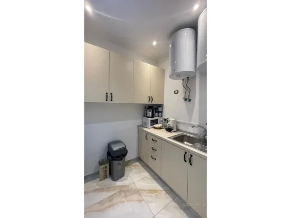 Tirane, jepet me qera apartament 2+1 Kati 6, 120 m² 1.200 € (Zogu i Zi)