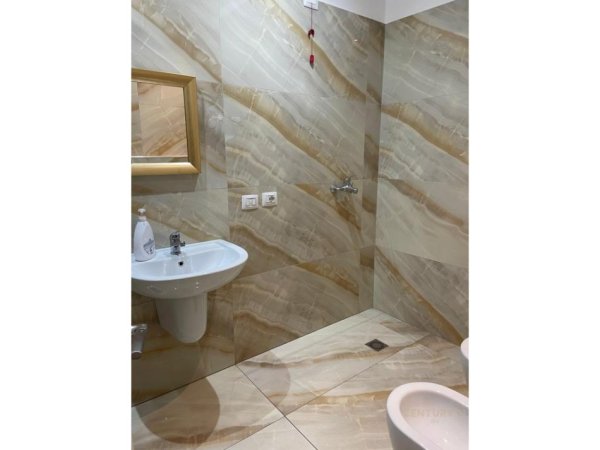 Tirane, jepet me qera apartament 2+1 Kati 6, 120 m² 1.200 € (Zogu i Zi)