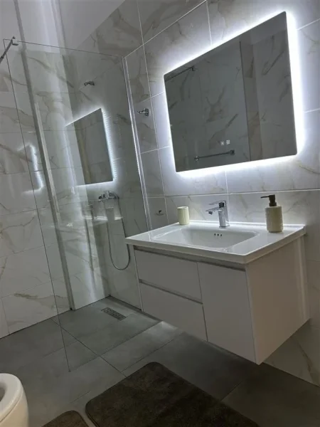 Tirane, jepet me qera apartament 1+1 Kati 2, 70 m² 650 € (BULEVARDI I RI)