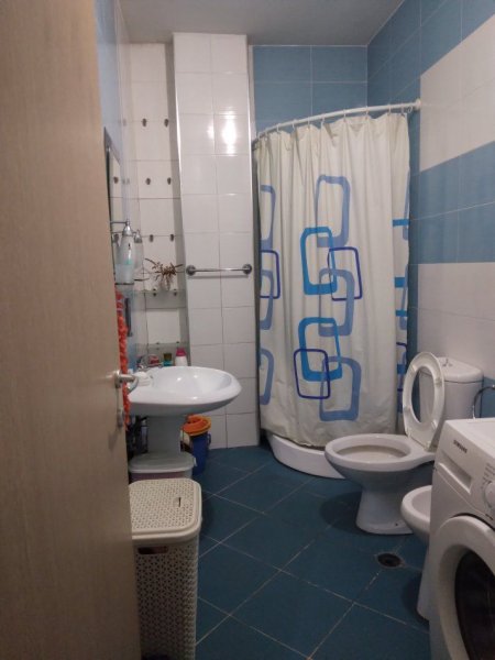 Tirane, jepet me qera apartament 1+1+Ballkon Kati 3, 60 m² 400 € (Rr. Petro Nini Luarasi)