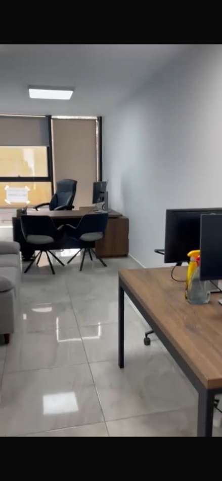 Tirane, jepet me qera zyre Kati 2, 28 m² 500 € (rruga myslym shyri)