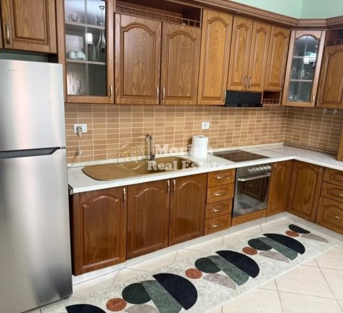 Tirane, jepet me qera shtepi 2+1+Ballkon Kati 2, 120 m² 450 € (Rruga e Elbasanit)