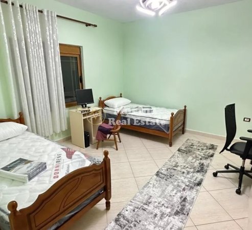 Tirane, jepet me qera shtepi 2+1+Ballkon Kati 2, 120 m² 450 € (Rruga e Elbasanit)