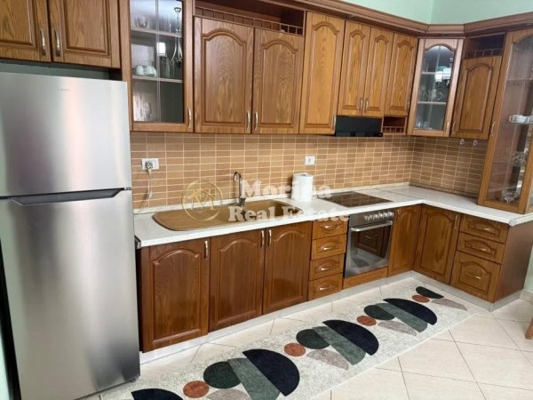 Tirane, jepet me qera shtepi 2+1+Ballkon Kati 2, 120 m² 450 € (Rruga e Elbasanit)