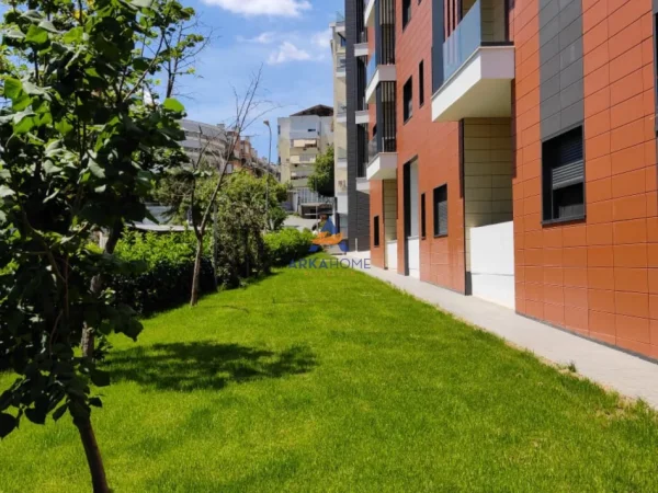 Shqiperi, shitet apartament 2+1+Ballkon Kati 3, 99 m² 250.000 € 