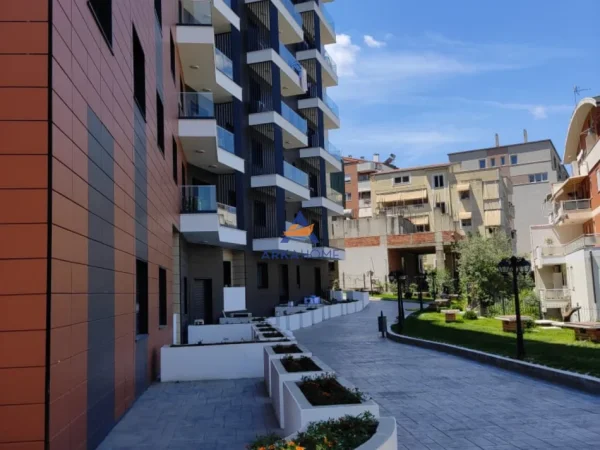 Shqiperi, shitet apartament 2+1+Ballkon Kati 3, 99 m² 250.000 € 