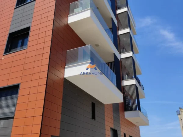 Shqiperi, shitet apartament 2+1+Ballkon Kati 3, 99 m² 250.000 € 