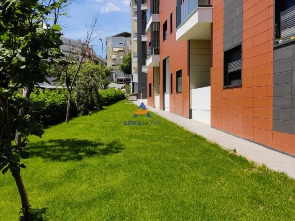 Shqiperi, shitet apartament 2+1+Ballkon Kati 3, 99 m² 250.000 € 