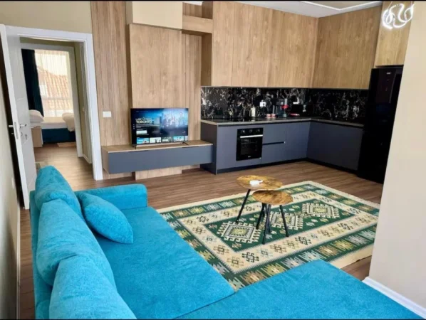 Tirane, jepet me qera apartament 2+1 Kati 1, 110 m² 900 € (QENDER)