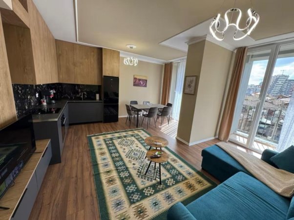 Tirane, jepet me qera apartament 2+1 Kati 1, 110 m² 900 € (QENDER)