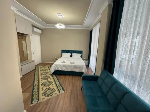 Tirane, jepet me qera apartament 2+1 Kati 1, 110 m² 900 € (QENDER)