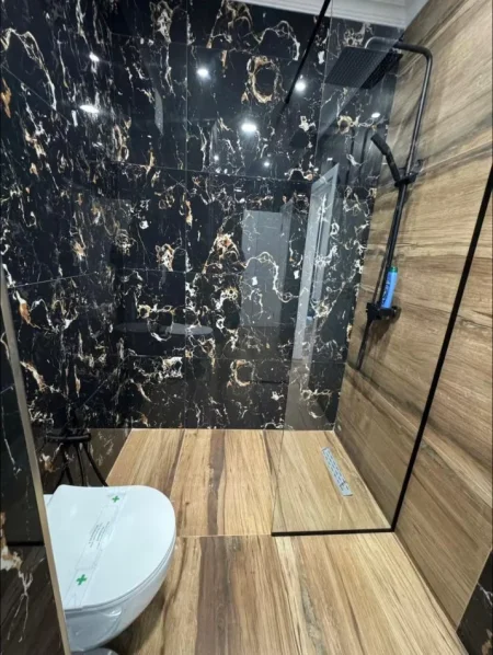 Tirane, jepet me qera apartament 2+1 Kati 1, 110 m² 900 € (QENDER)