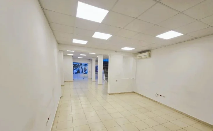 Tirane, jepet me qera ambjent biznesi , 290 m² 4.200 € (RRUGA MYSLYM SHYRI)